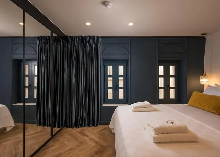 To Ble Hani, The Old Town House